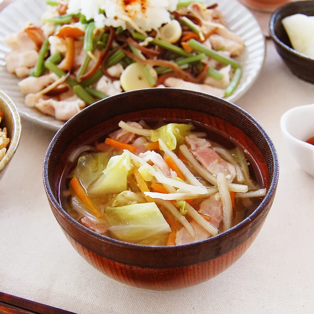 春キャベツと根菜のごま味噌スープ