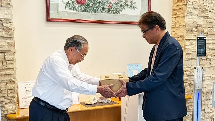 フードバンクとやまさま、香月さまへの商品寄贈